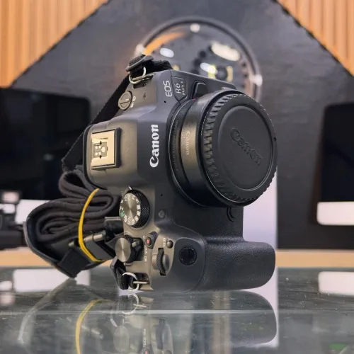 Canon R6 MARK II avec bague RF-EF batterie et chargeur