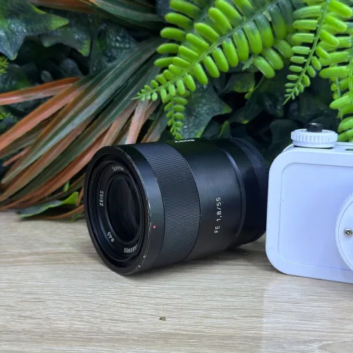 Sony zeiss 55mm f/1.8