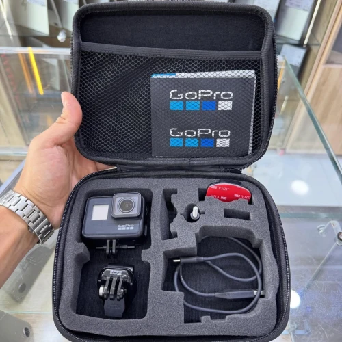 Go PRO 7 BLACK en excellent état avec batterie + accessoires de fixation