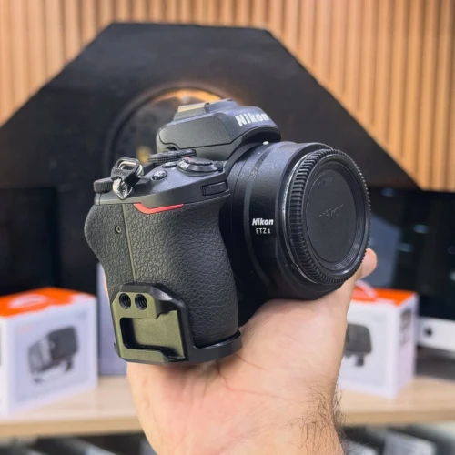 Nikon Z50 avec bague FTZ II comme neuf avec batterie et chargeur