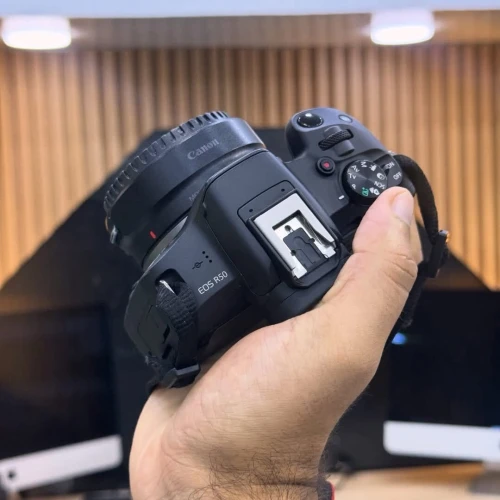 Canon R50 avec bague RF-EF en excellent état