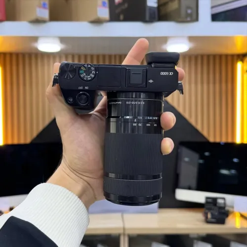 Sony a6000 en excellent état avec 55-210 E4.5/6.3 +batterie et chargeur