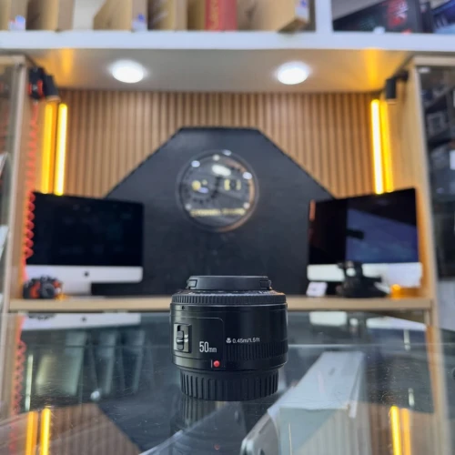 OBJECTIF YONGNUO 50mm F1.8 en excellent état avec deux bouchons