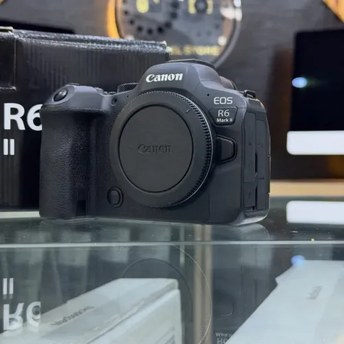Canon R6 MARK II boitier nu en excellent état batterie et chargeur