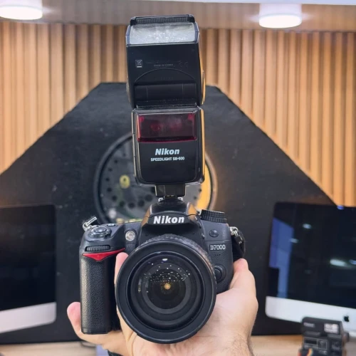 Nikon D7000 flash 16-85mm + flash sb600 en excellent état batterie et chargeur
