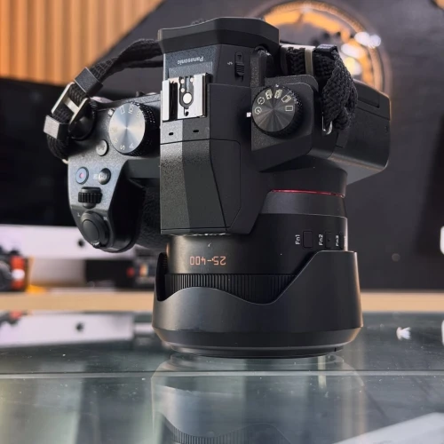 Lumix FZ1000 MARK II en excellent état batterie et chargeur
