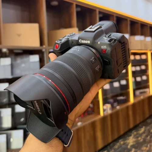 Canon r5C nu en excellent Etat avec chargeur Click 28k