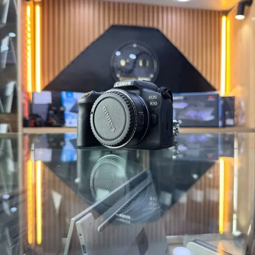 Canon R10 Nu avec Bague RF-EF en excellent état
