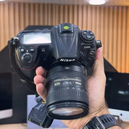 Nikon D300S avec 16-85mm en très bon état batterie et chargeur