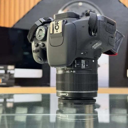 Canon 600D avec 18-55mm en excellent état batterie et chargeur