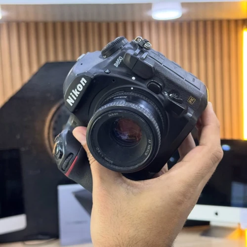 Nikon D850 avec 50mm 1.8D MF en tres bon état batterie et chargeur