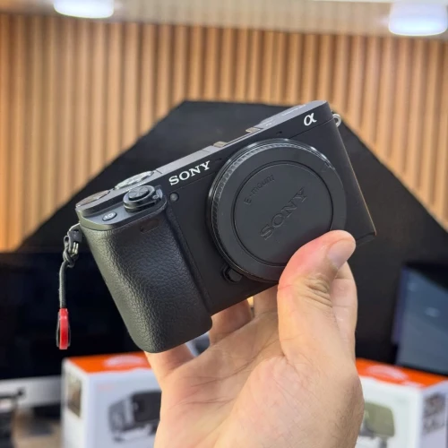 Sony A6400 boitier nu en excellent état batterie et chargeur