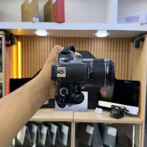 CANON 1100D avec 18-55mm F3.5-5.6 MARK III en excellent état batterie et chargeur