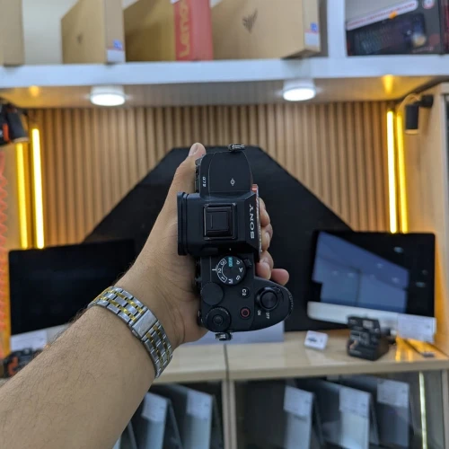 SONY A7 MARK IV en excellent état avec batterie et chargeur