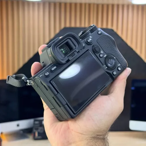 Sony A7 IV boitier nu en excellent état batterie et chargeur