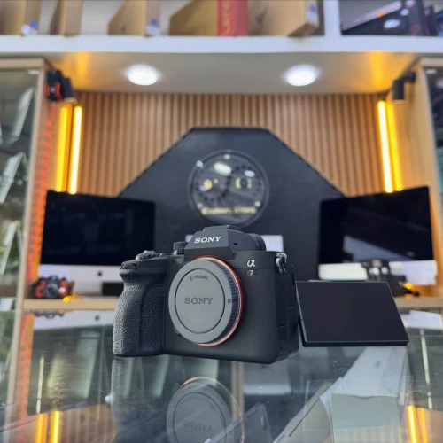 Sony A7 MARK IV boitier nu en excellent état avec batterie et chargeur