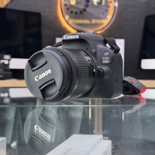 Canon 200D avec 18-55mm STM comme neuf avec batterie et chargeur