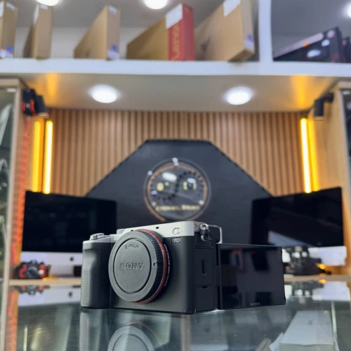 Sony A7C boitier nu en excellent état avec batterie et chargeur