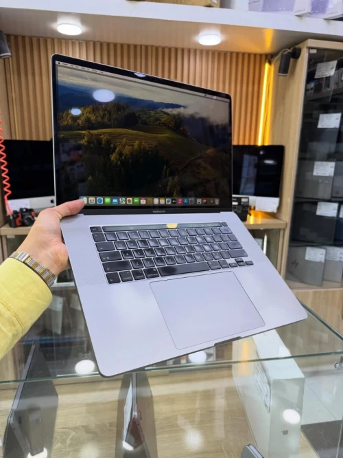 MACBOOK PRO 2019  CORE I7 16GB/512GB