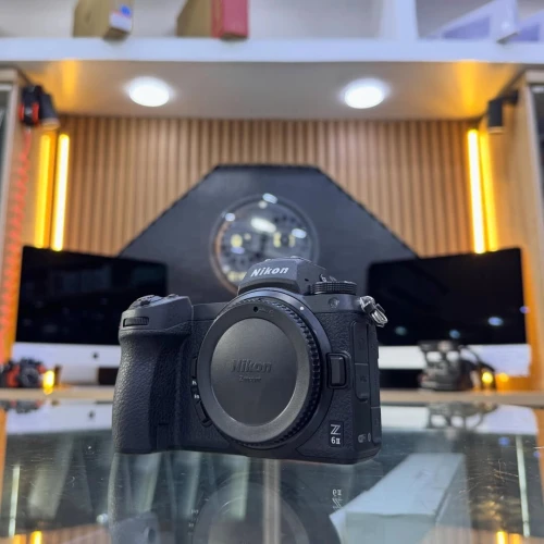 NIKON Z6 MARK II boitier nu JAMAIS UTILISÉ avec batterie et chargeur