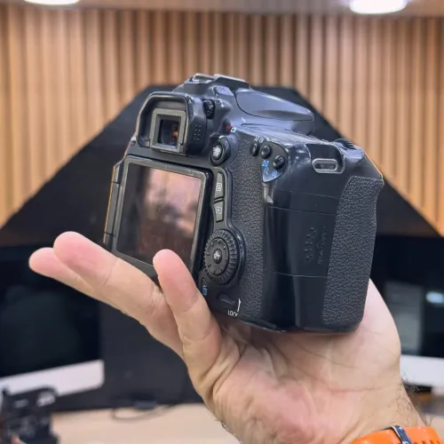Canon 70D boitier nu en excellent état batterie et chargeur
