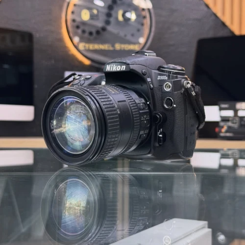 Nikon D300S avec 16-85mm en très bon état batterie et chargeur