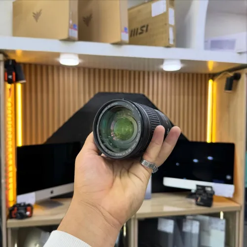 Objectif CANON 17-55mm F2.8 en excellent état avec deux bouchons