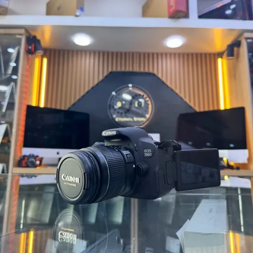 CANON 700D avec 18-55mm F3.5-5.6 en excellent état avec batterie et chargeur