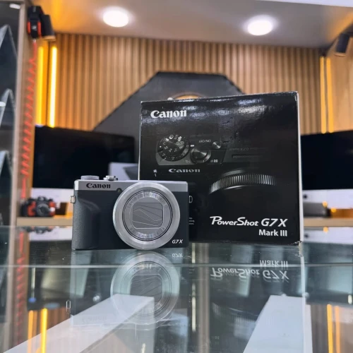 Canon G7X MARK III Neuf jamais utilisé avec tous les accessoires