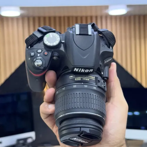 Nikon D3200 avec 18-55mm en excellent état comme neuf batterie et chargeur