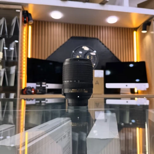 Nikon 18-140mm f/3.5-5.6 en excellent état