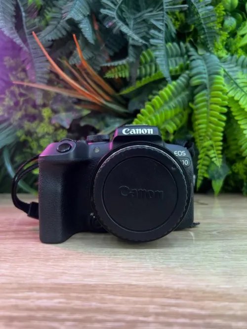 Canon r10 avec kit lens