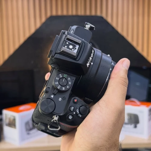 Nikon Z50 avec bague FTZ II comme neuf avec batterie et chargeur