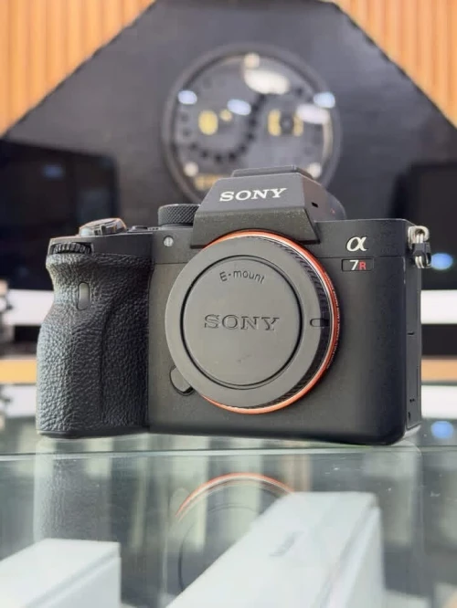 Sony A7R IV boitier nu en excellent état batterie et chargeur