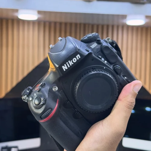 Nikon D800 boitier nu en excellent état batterie et chargeur
