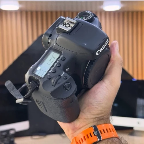 Canon 7D boitier nu en excellent état batterie et chargeur