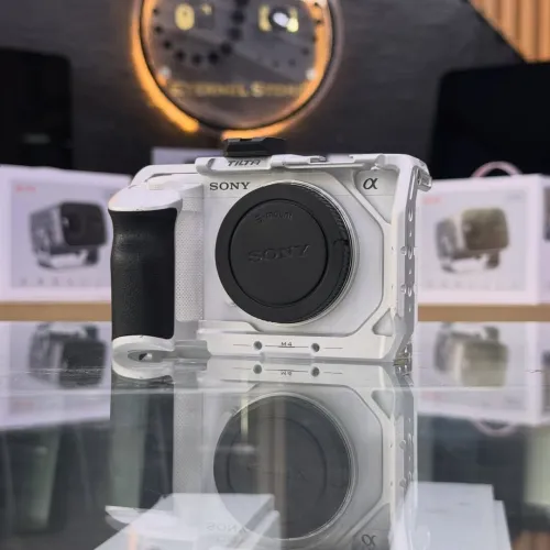 Sony ZV-E1 boitier nu en excellent état batterie et chargeur + cage tilta