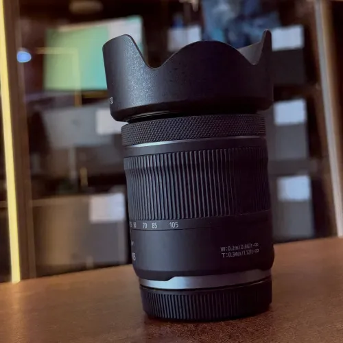 Canon 24-105 RF stm en excellentetat comme neuf avec deux bouchons parasoleil
