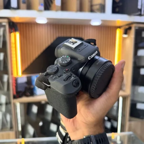Canon R10 Nu avec Bague RF-EF en excellent état