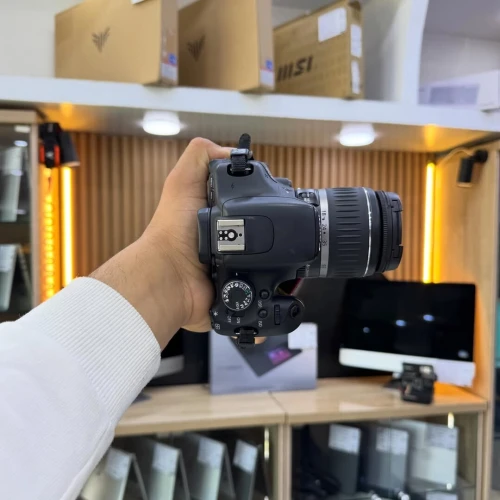 Canon 600D avec 18-55mm F3.5-5.6 Mark II en excellent état avec batterie et chargeur