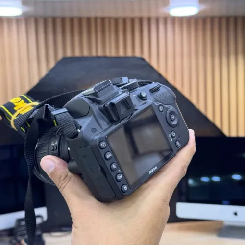 Nikon D3200 avec 18-55mm en excellent état comme neuf batterie et chargeur