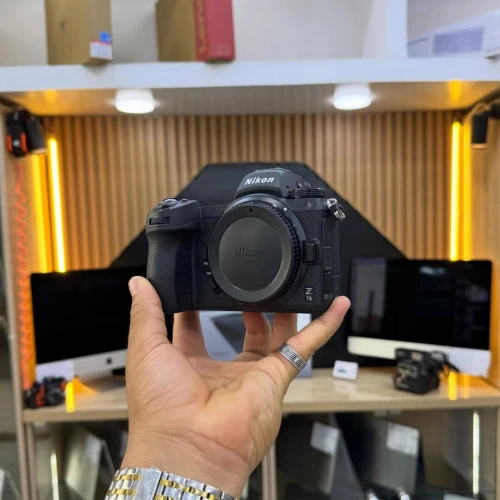 NIKON Z7 MARK II boitier nu JAMAIS UTILISÉ batterie et chargeur