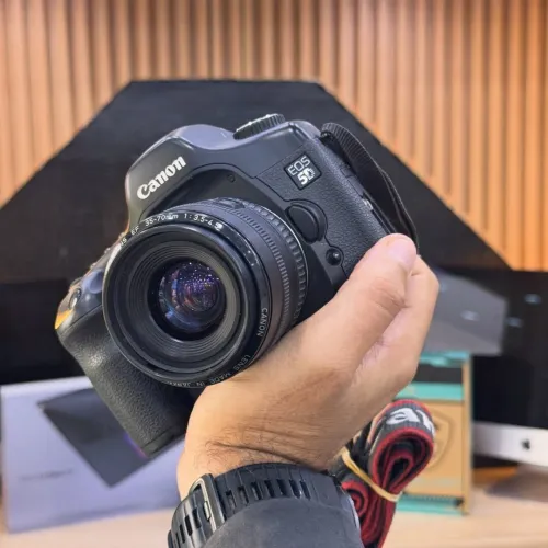 Canon 5D avec 35-70mm en bon état batterie et chargeur