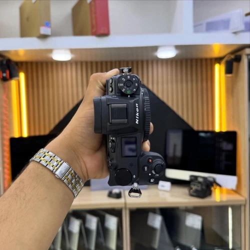 NIKON Z7 MARK II boitier nu JAMAIS UTILISÉ batterie et chargeur