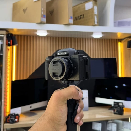 Lumix G100 (4K) avec 12-32mm F3.5-5.6 en excellent état avec batterie et chargeur