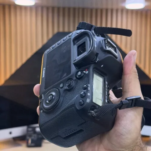 Canon 5D MARK III boitier nu en excellent état batterie et chargeur