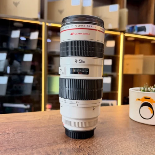 Canon 70-200 2,8 L en excellent etat avec les deux bouchons