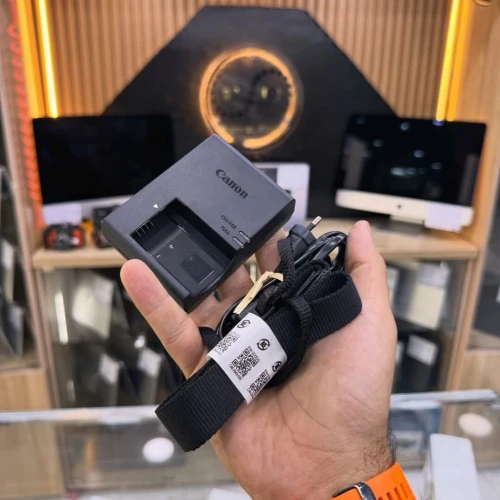 Canon R50 V avec 14-30mm neuf jamais utilisé batterie et chargeur
