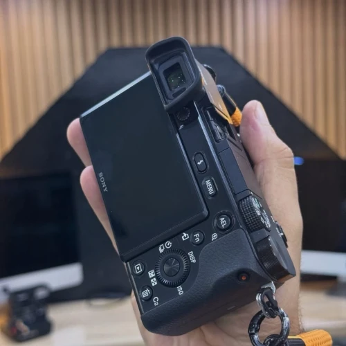 Sony A6100 avec 16-50mm en excellent état batterie et chargeur