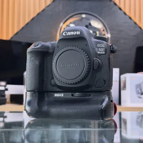 Canon 5D MARK IV boitier nu en excellent état avec grip batterie et chargeur